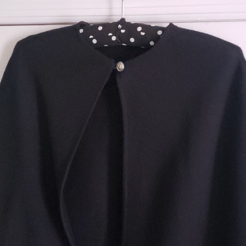 cape jacket - Picture 5 of 5